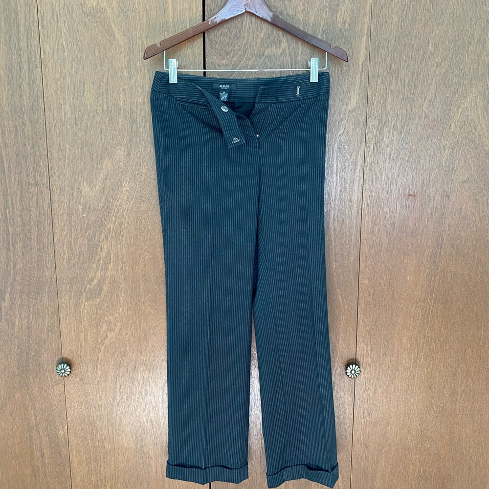 Alfani Women’s Size 2 Petite Lined Black And White Cuffed Pinstripe Pants